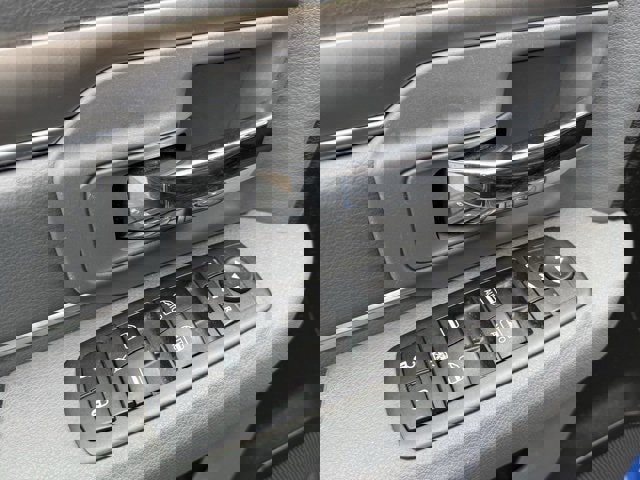 Used 2019 RAM 1500 Classic SLT w/ Luxury Group image 13