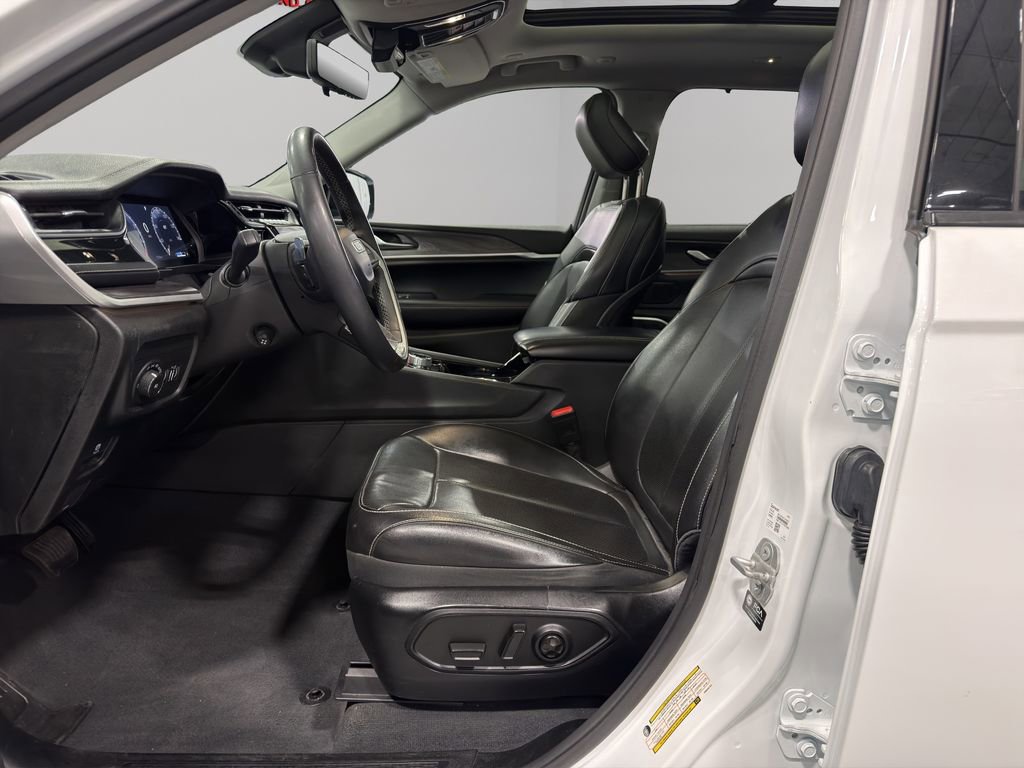 Used 2023 Jeep Grand Cherokee L Limited w/ Luxury Tech Group II image 4