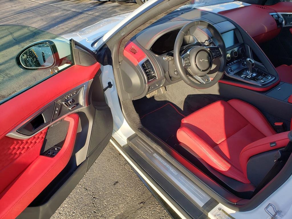 Used 2023 Jaguar F-TYPE R image 9