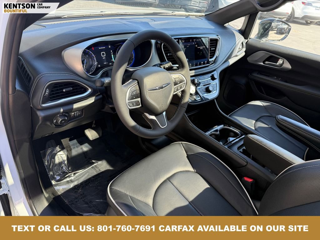Used 2026 Chrysler Pacifica Limited image 28