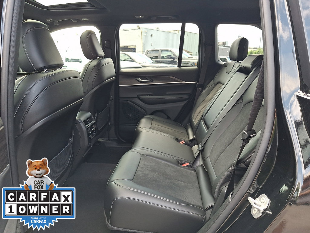 Used 2026 Jeep Grand Cherokee Altitude AWD/4WD image 10