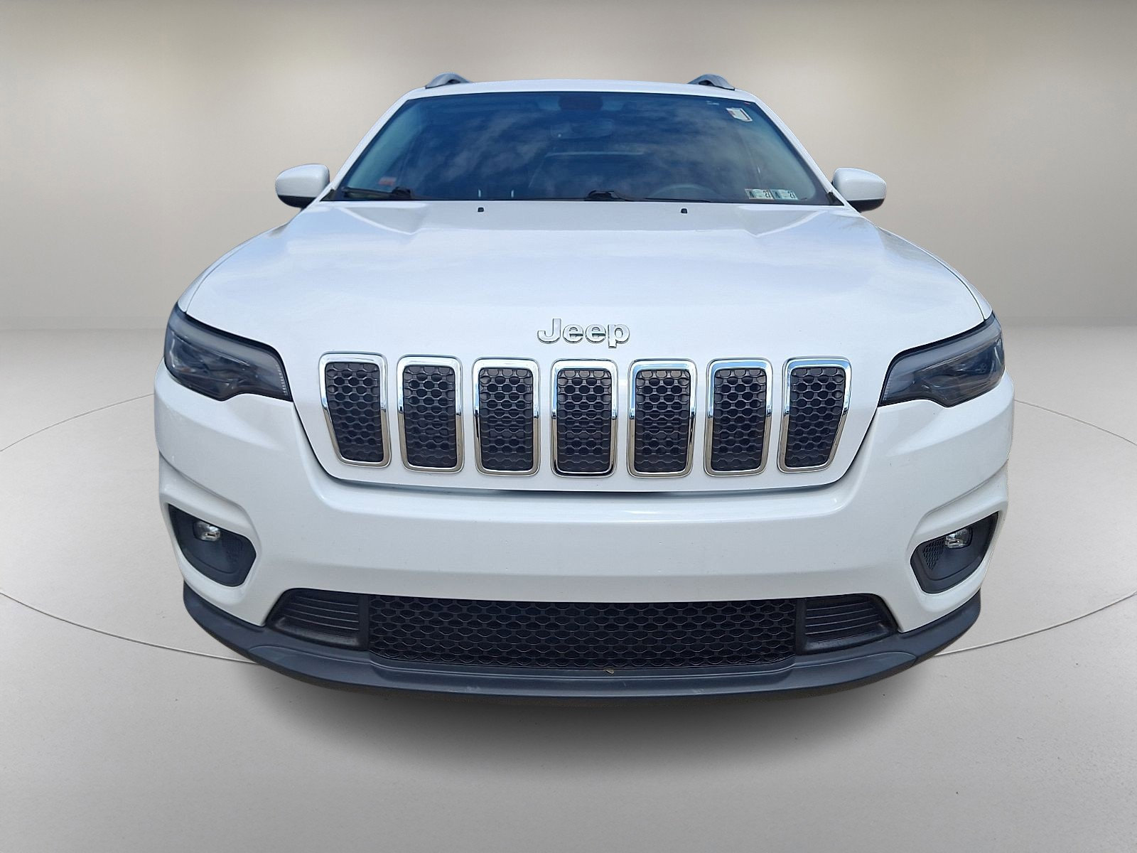 Used 2019 Jeep Cherokee Latitude Plus w/ Comfort/Convenience Group image 3