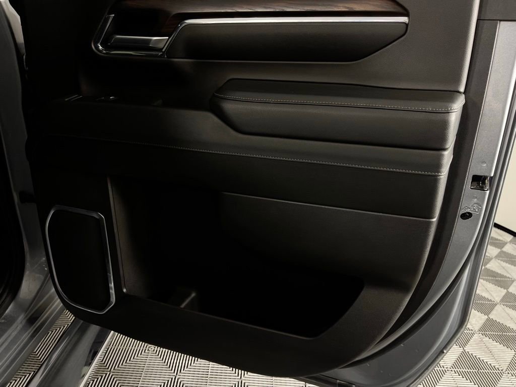 Used 2024 GMC Sierra 3500 SLT w/ SLT Convenience Package image 31