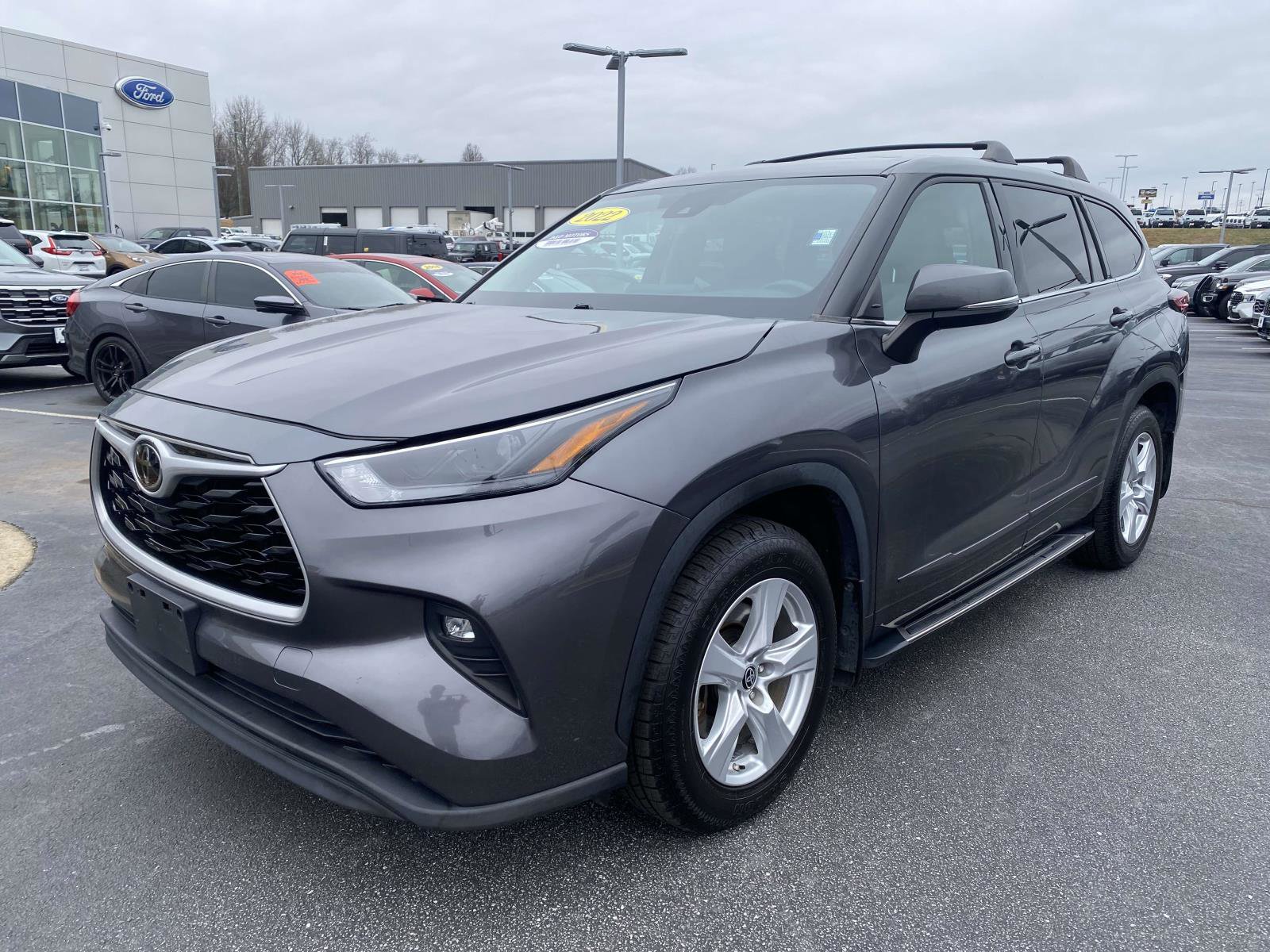 Used 2022 Toyota Highlander LE image 3