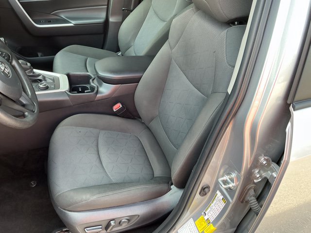 Used 2025 Toyota RAV4 XLE AWD/4WD image 12