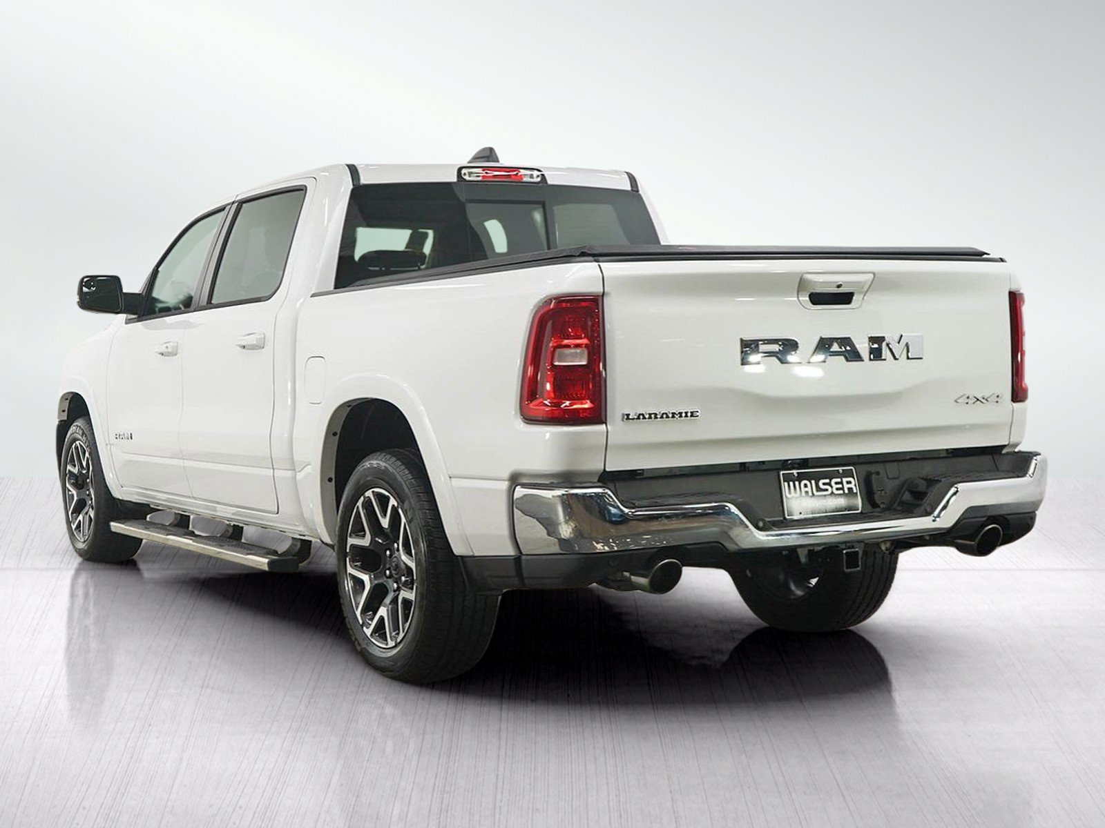 Used 2025 RAM 1500 Laramie AWD/4WD image 3