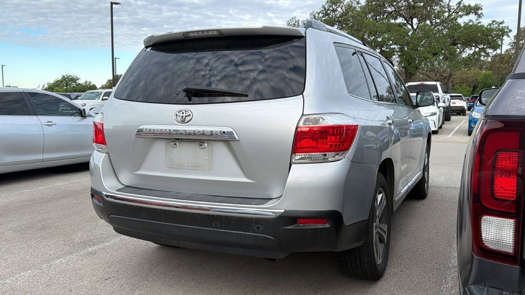 Used 2011 Toyota Highlander Limited w/ Tow Pkg image 2