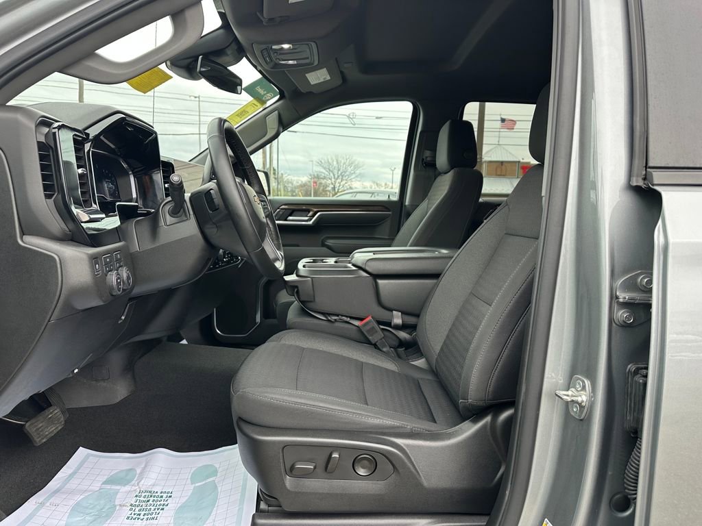 Used 2025 Chevrolet Silverado 1500 LT AWD/4WD image 22