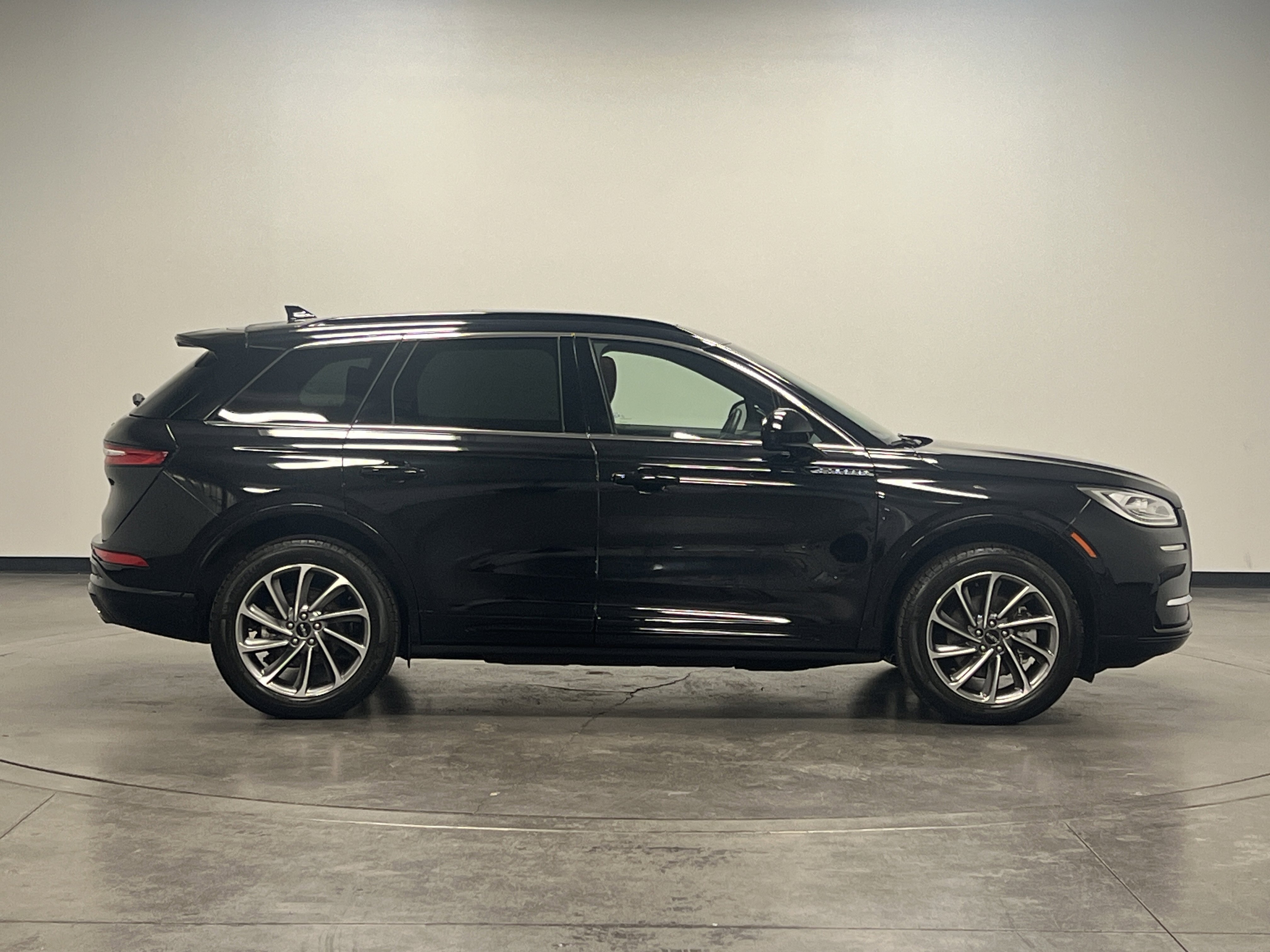 Used 2025 Lincoln Corsair Grand Touring image 9