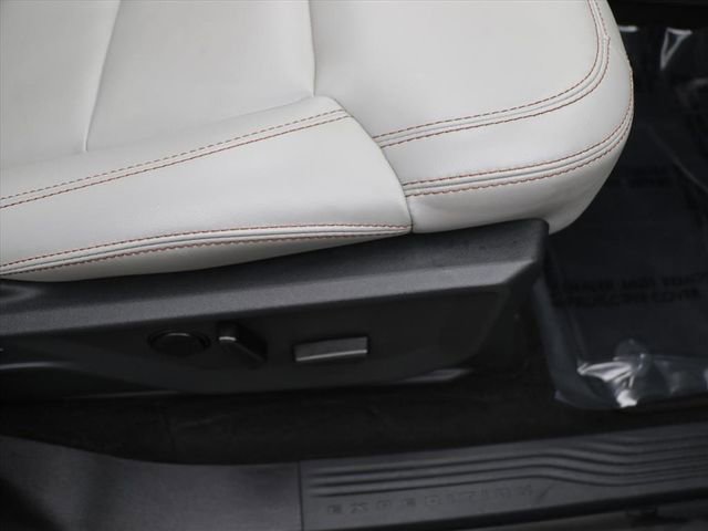 Used 2025 Ford Expedition Active image 10