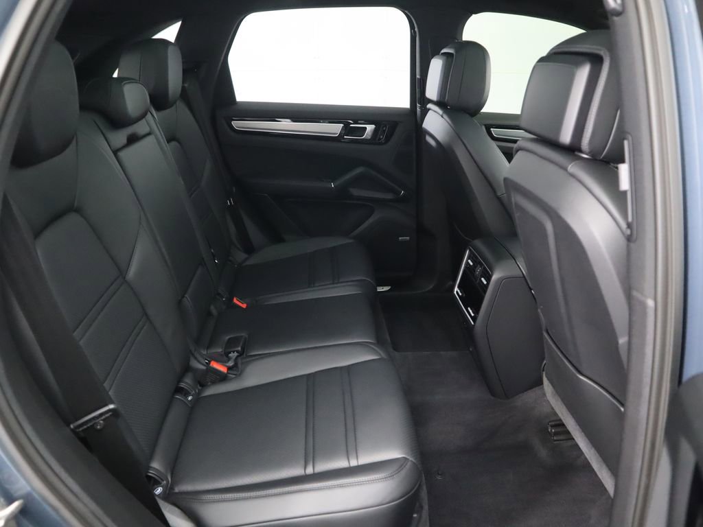 Used 2020 Porsche Cayenne S image 23