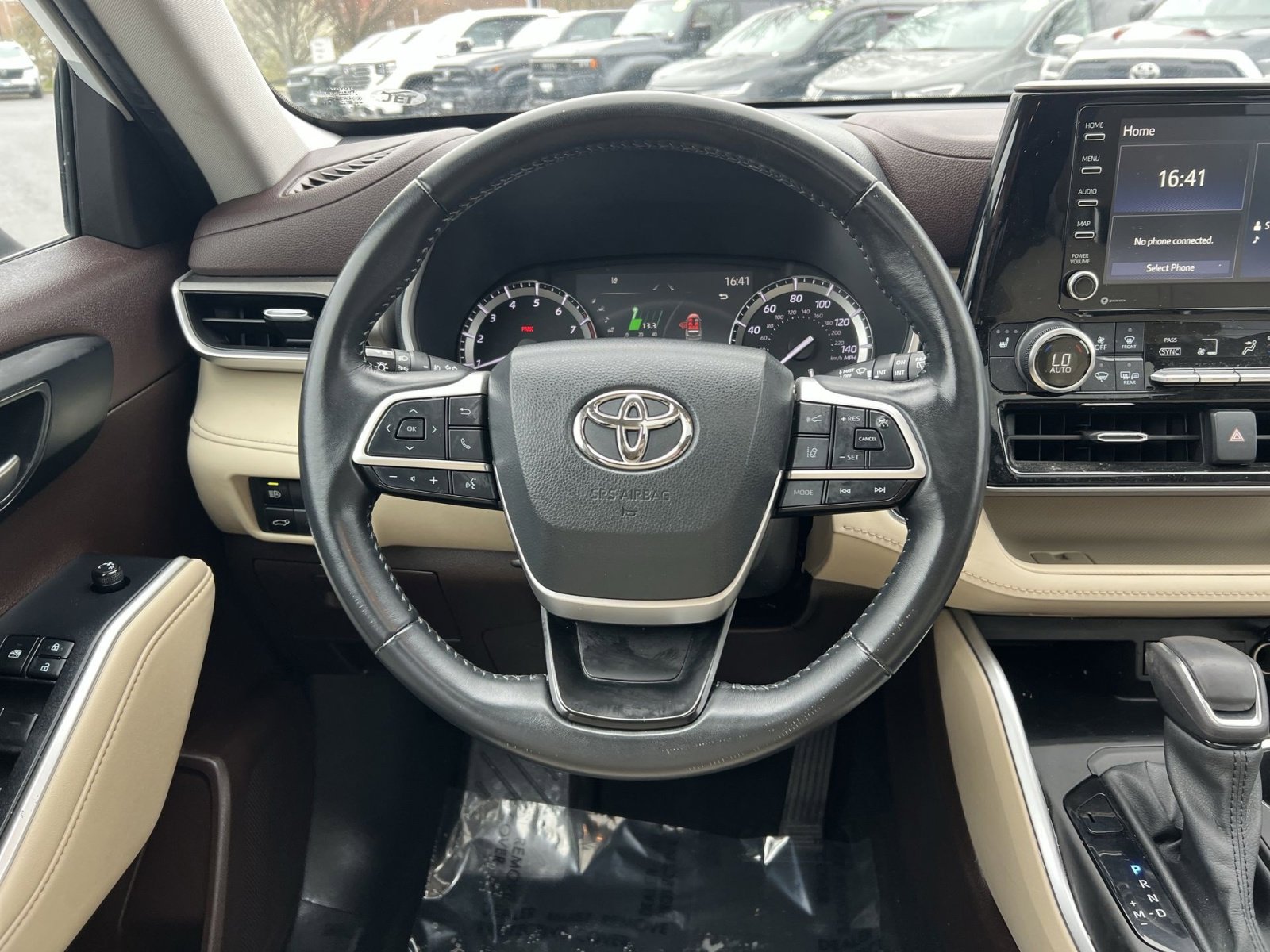 Used 2022 Toyota Highlander XLE image 16