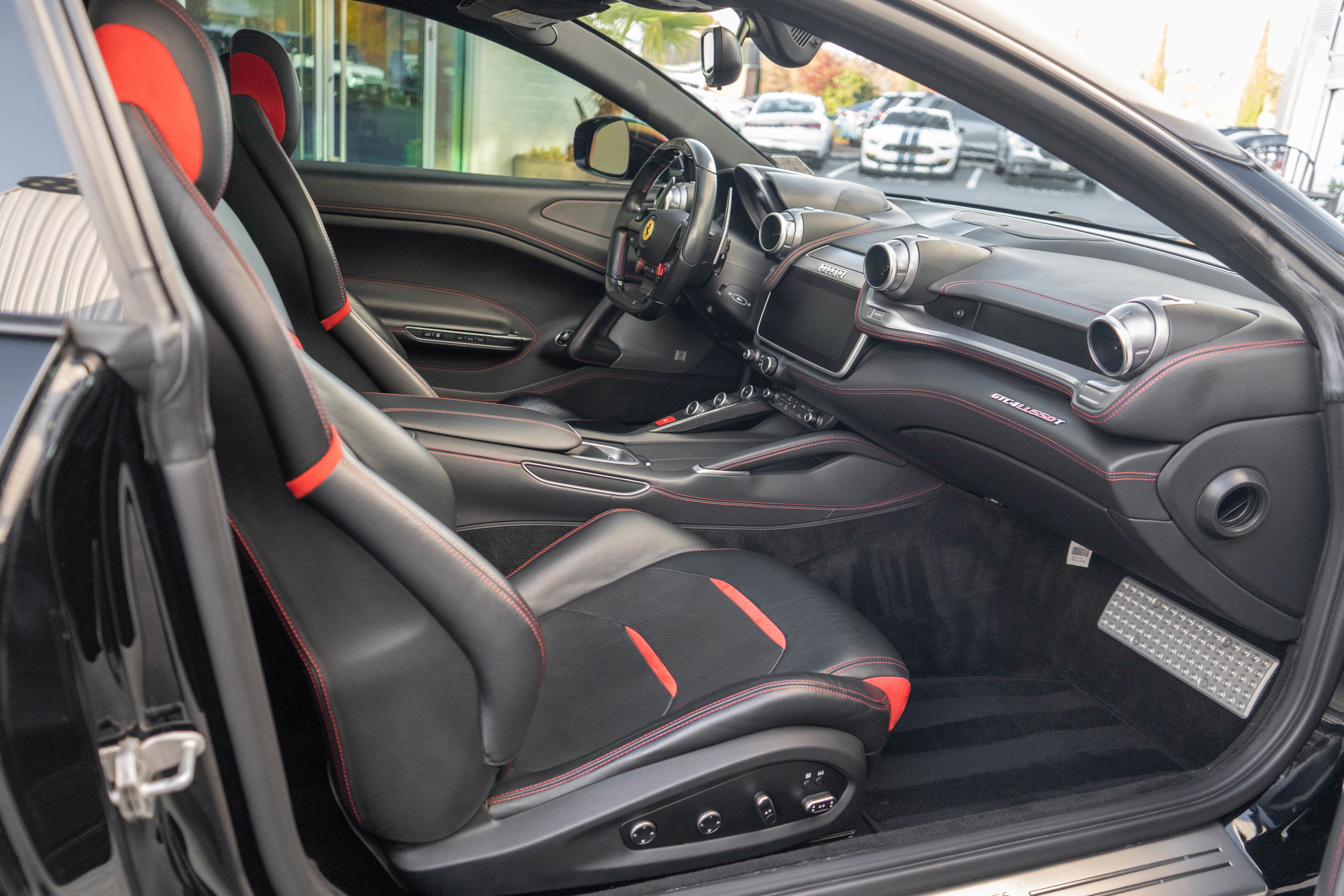 Used 2018 Ferrari GTC4Lusso T RWD image 31