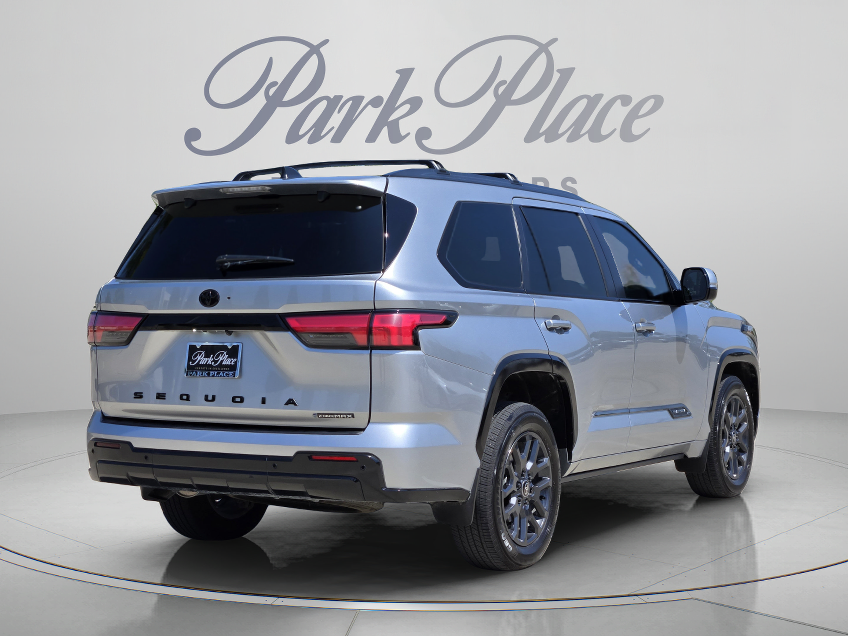 Used 2025 Toyota Sequoia Platinum AWD/4WD image 5