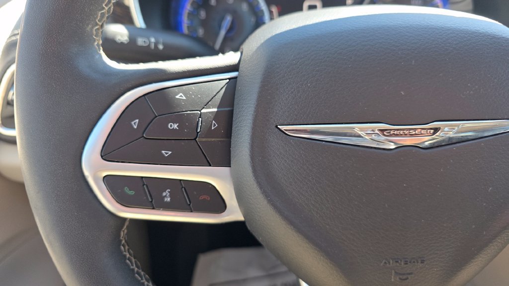 Used 2023 Chrysler Pacifica Limited FWD image 29