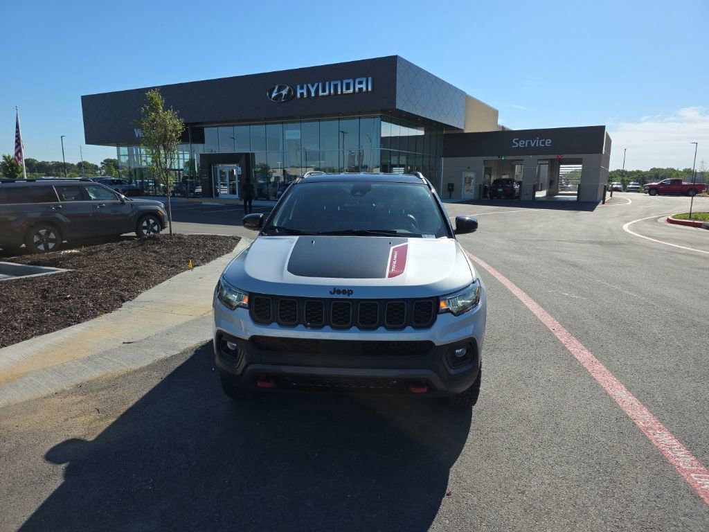 Used 2026 Jeep Compass Trailhawk AWD/4WD image 2