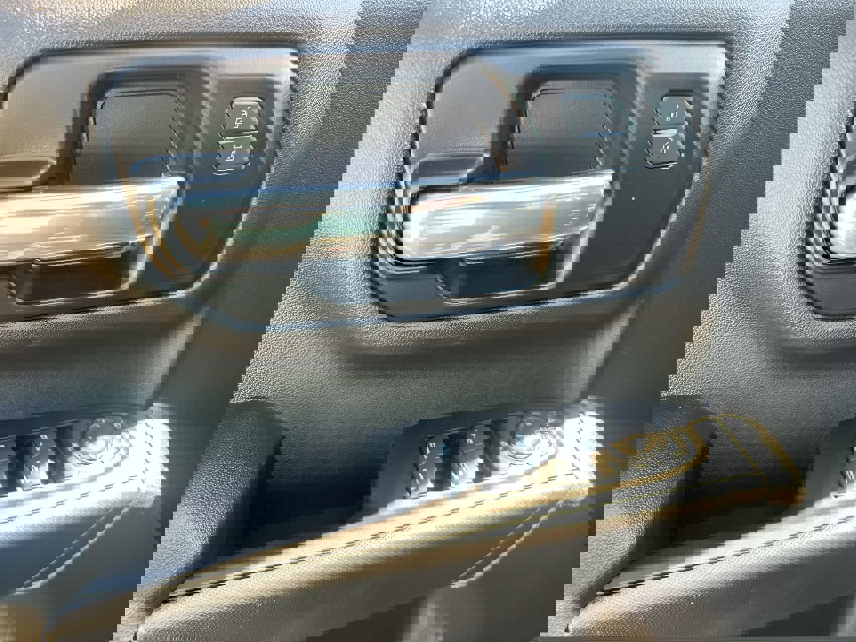 Used 2025 Chevrolet Silverado 1500 Custom image 13