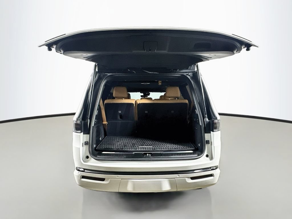 Used 2022 Jeep Grand Wagoneer Series III w/ Rear Seat Video Group 1 AWD/4WD image 37