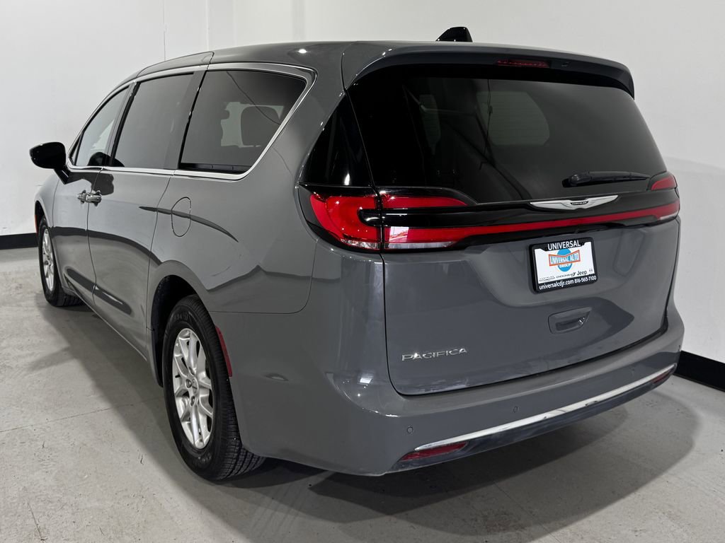 Used 2025 Chrysler Pacifica Select FWD image 38