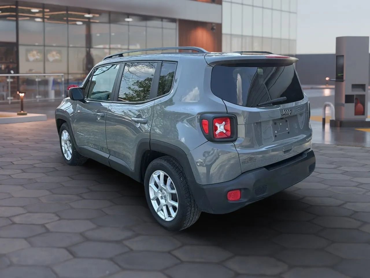 Used 2022 Jeep Renegade Sport w/ Sport Appearance Group FWD image 8