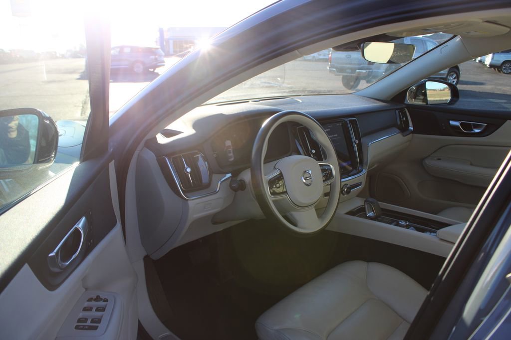 Used 2024 Volvo S60 B5 Plus image 22