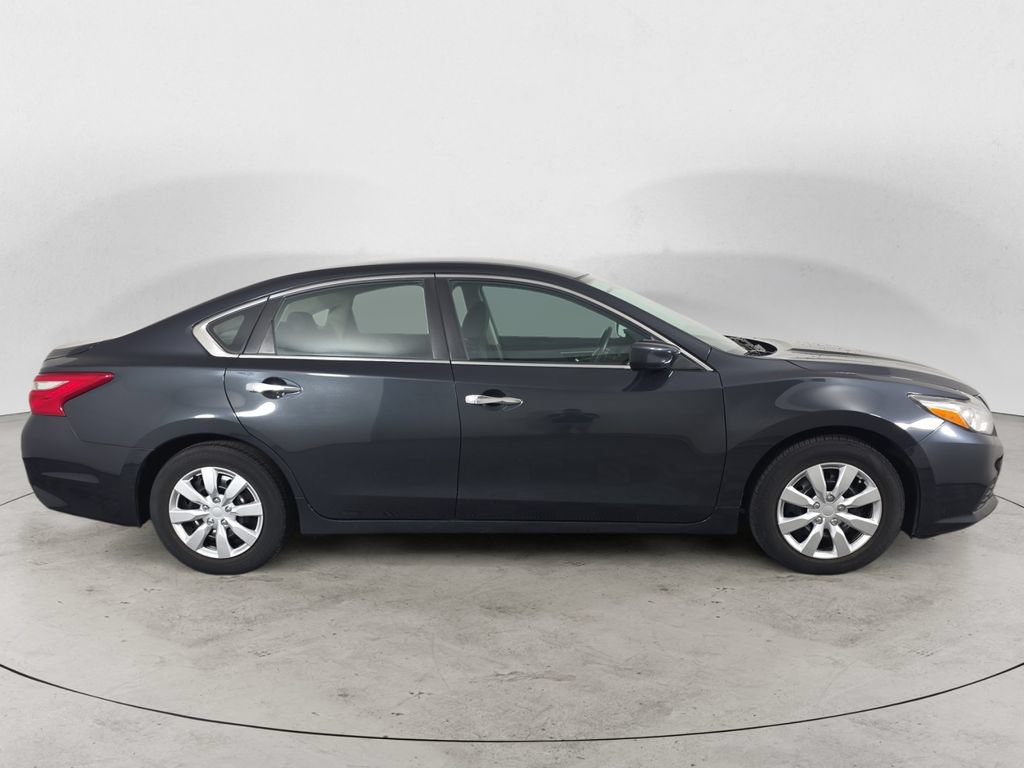 Used 2017 Nissan Altima 2.5 S w/ Power Driver Seat Package FWD image 4