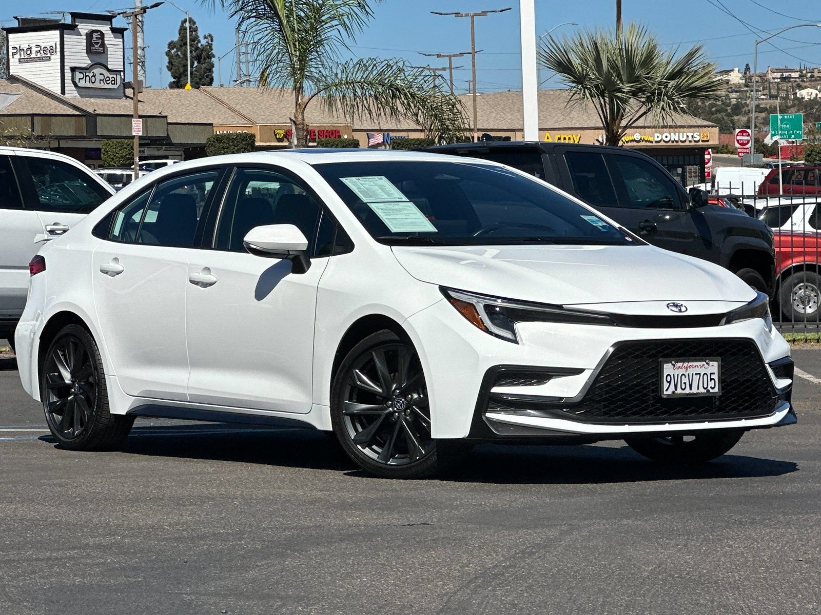 Used 2025 Toyota Corolla SE w/ SE Premium Package FWD image 8