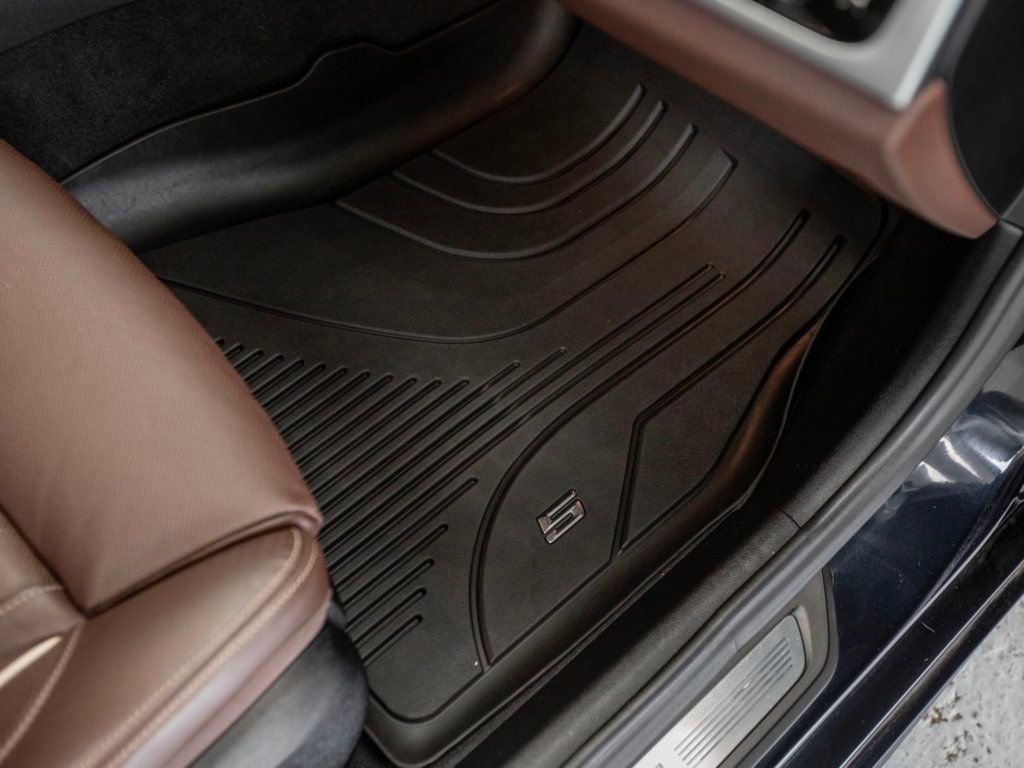 Used 2022 BMW M550i xDrive w/ Dynamic Handling Package image 38