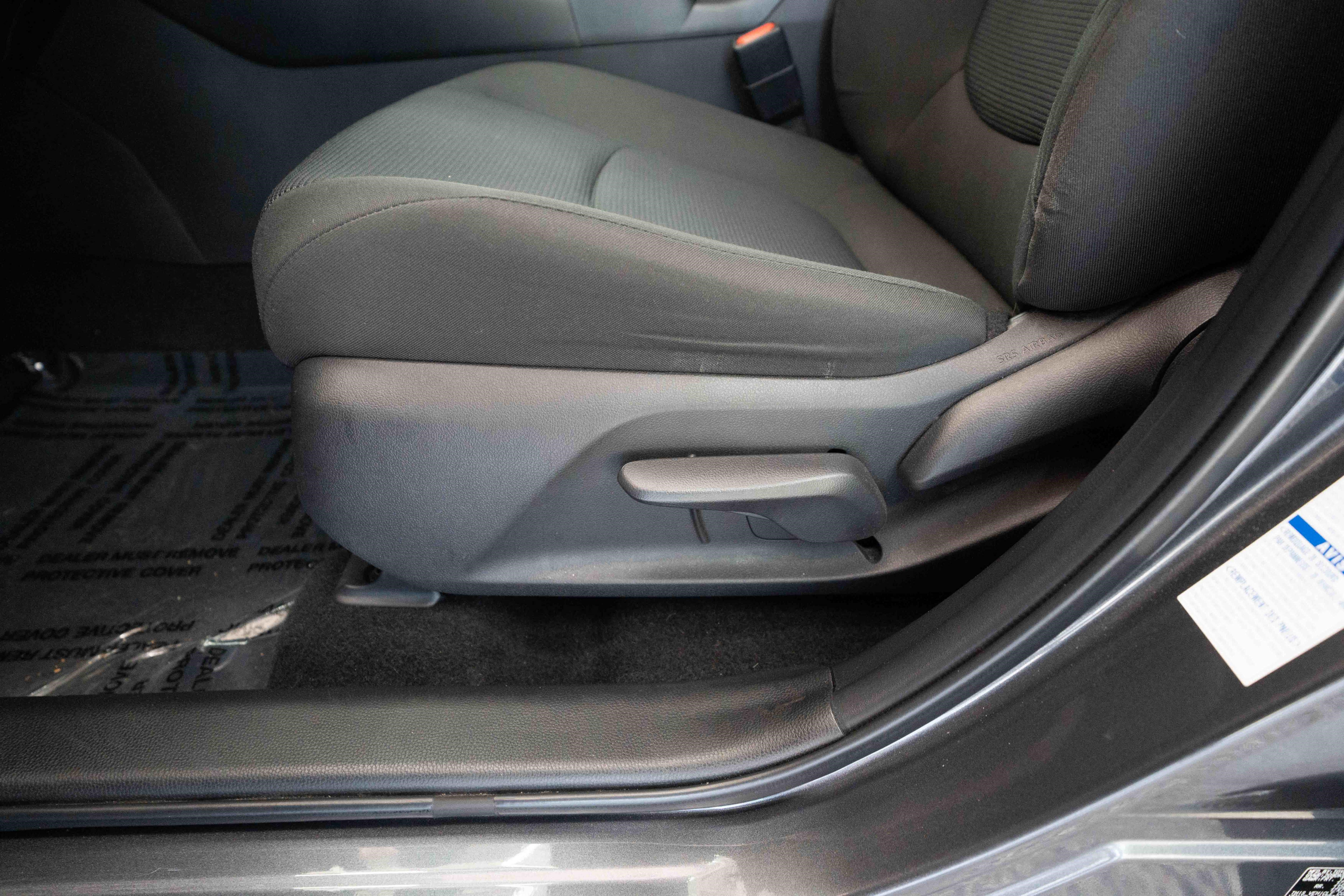 Used 2022 Toyota RAV4 LE AWD/4WD image 12