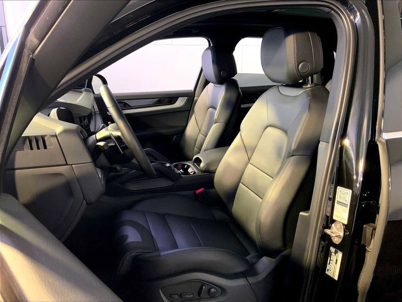 Certified 2025 Porsche Cayenne image 5