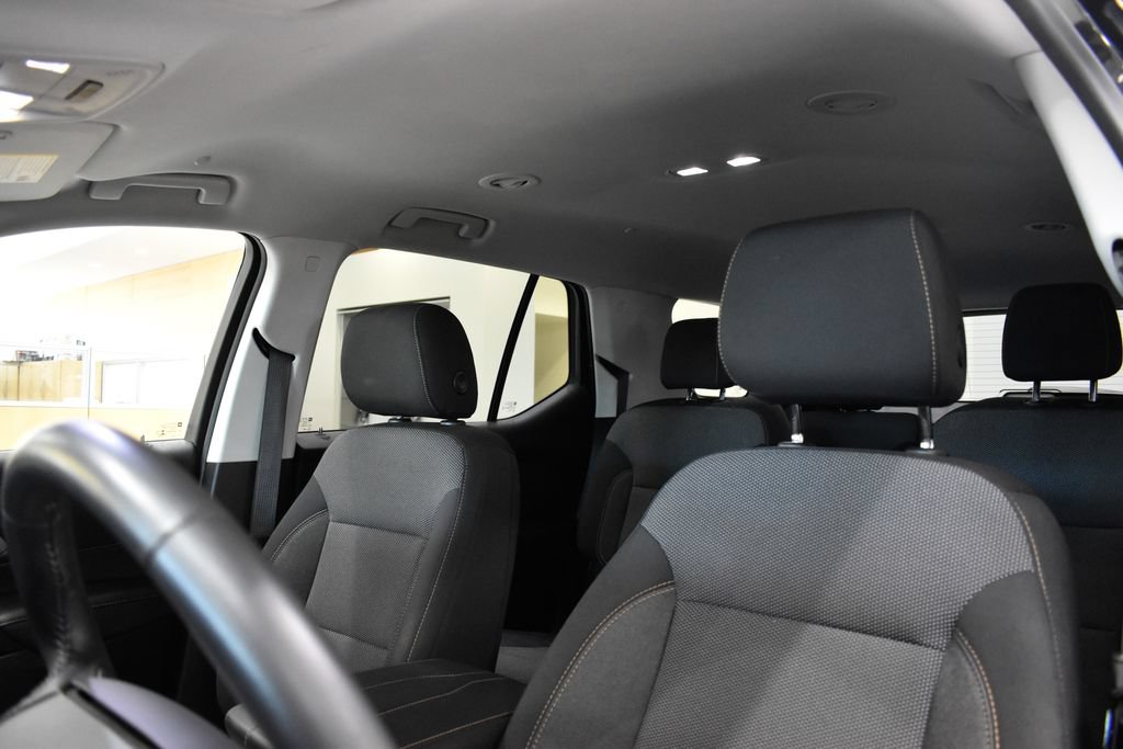 Used 2021 Chevrolet Traverse LT FWD image 2