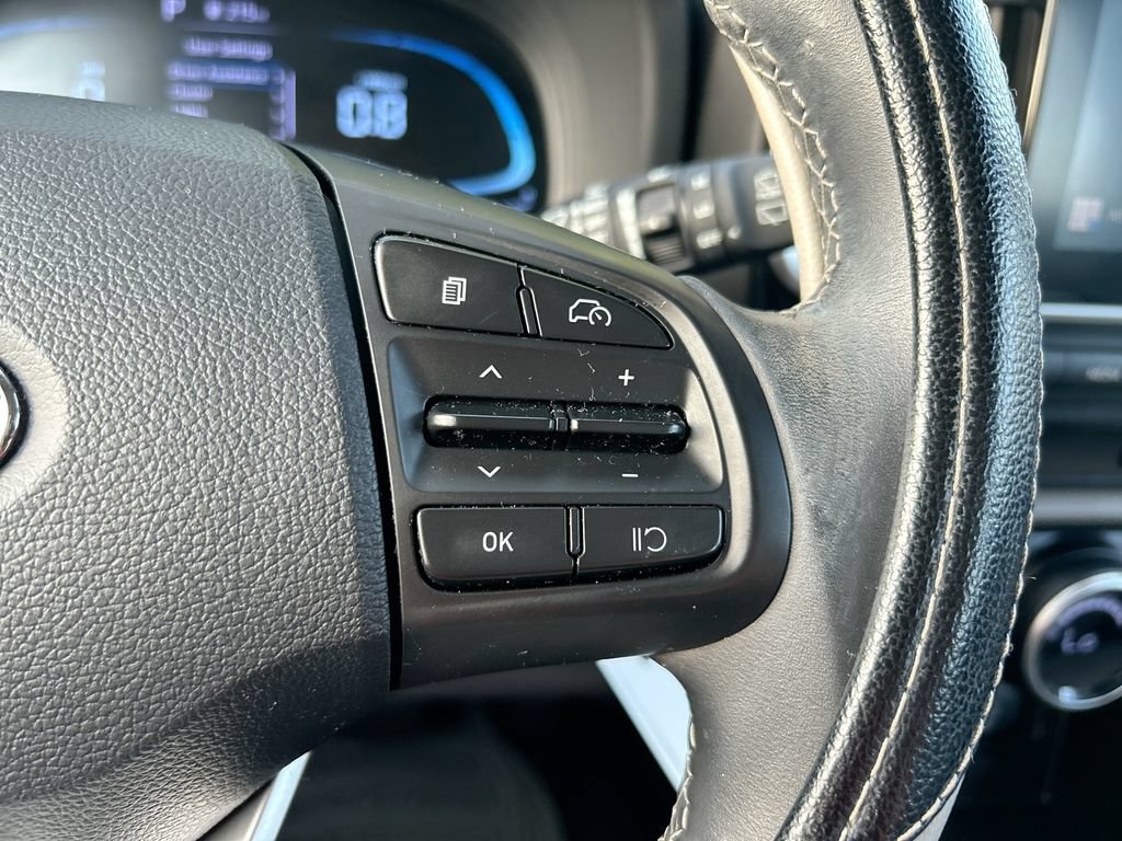 Used 2023 Hyundai Venue SEL FWD image 16
