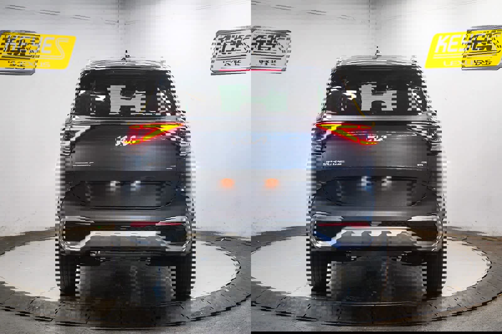 Used 2023 Kia Sportage EX image 3