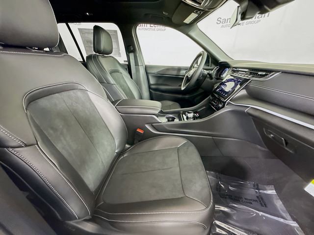 New 2025 Jeep Grand Cherokee Altitude image 28