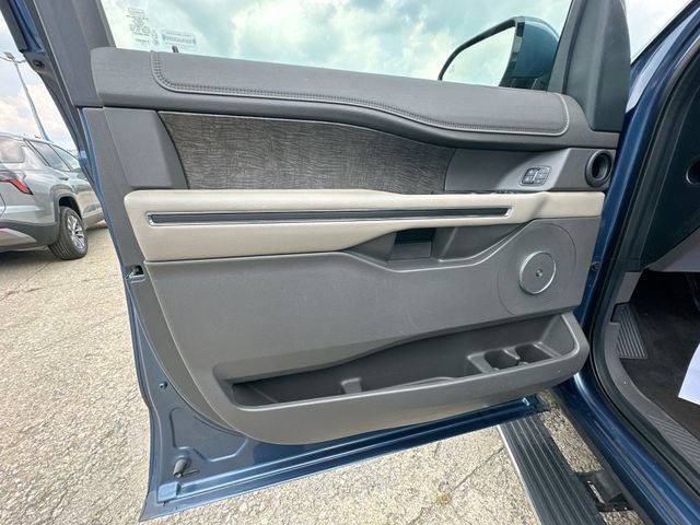 Used 2019 Ford Expedition Limited w/ Equipment Group 301A AWD/4WD image 25