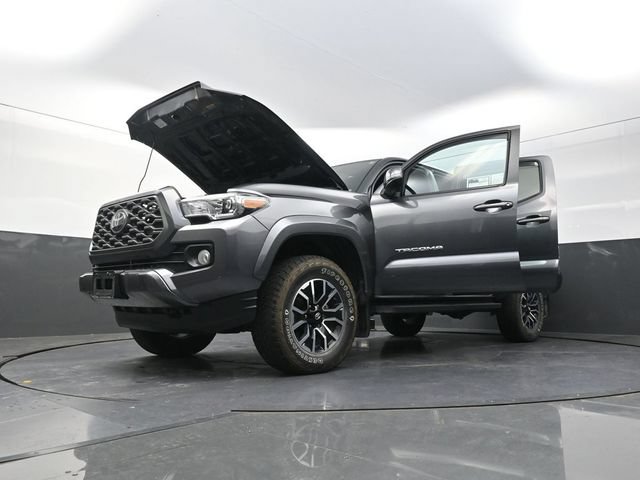 Used 2020 Toyota Tacoma TRD Sport w/ TRD Premium Sport Package AWD/4WD image 32