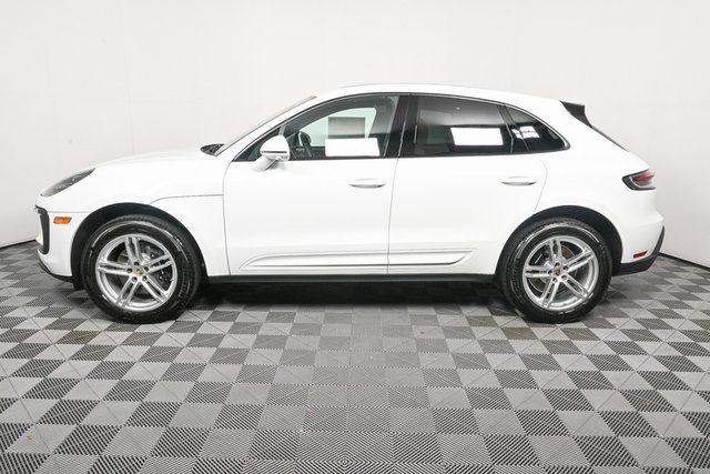 Used 2025 Porsche Macan image 2