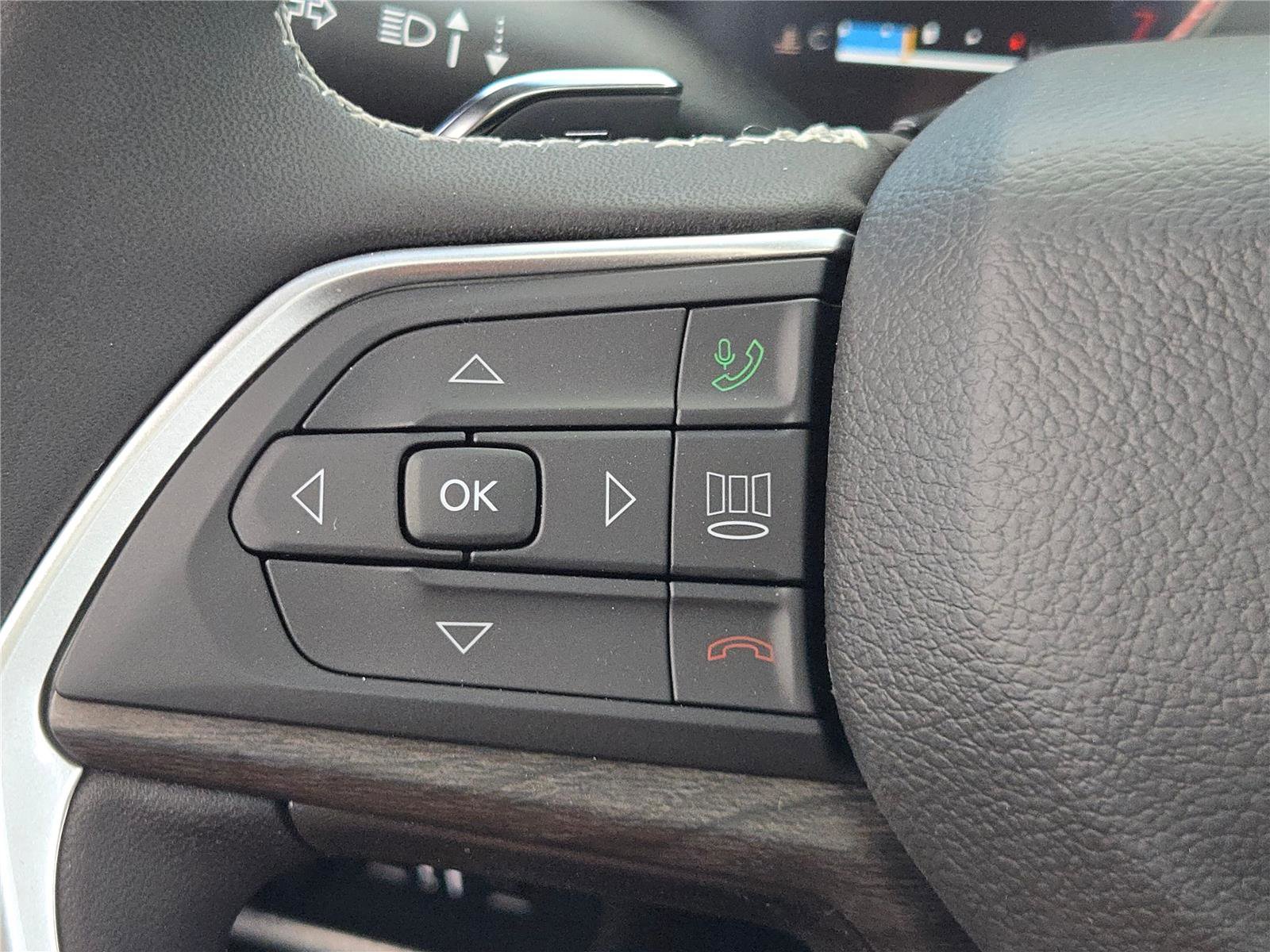 New 2025 Jeep Grand Cherokee Limited w/ Black Appearance Package image 35