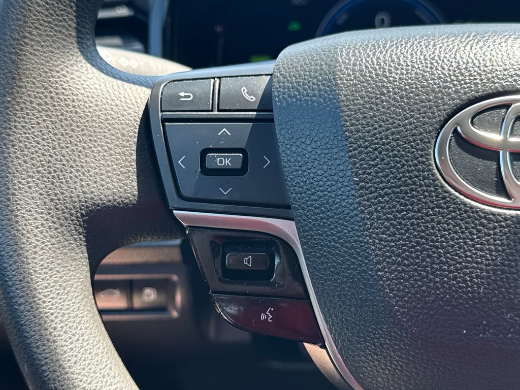 Used 2025 Toyota Camry LE AWD/4WD image 18