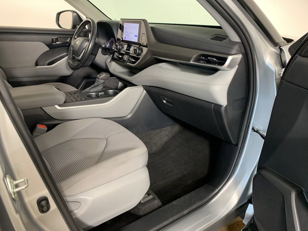 Used 2023 Toyota Highlander LE image 40