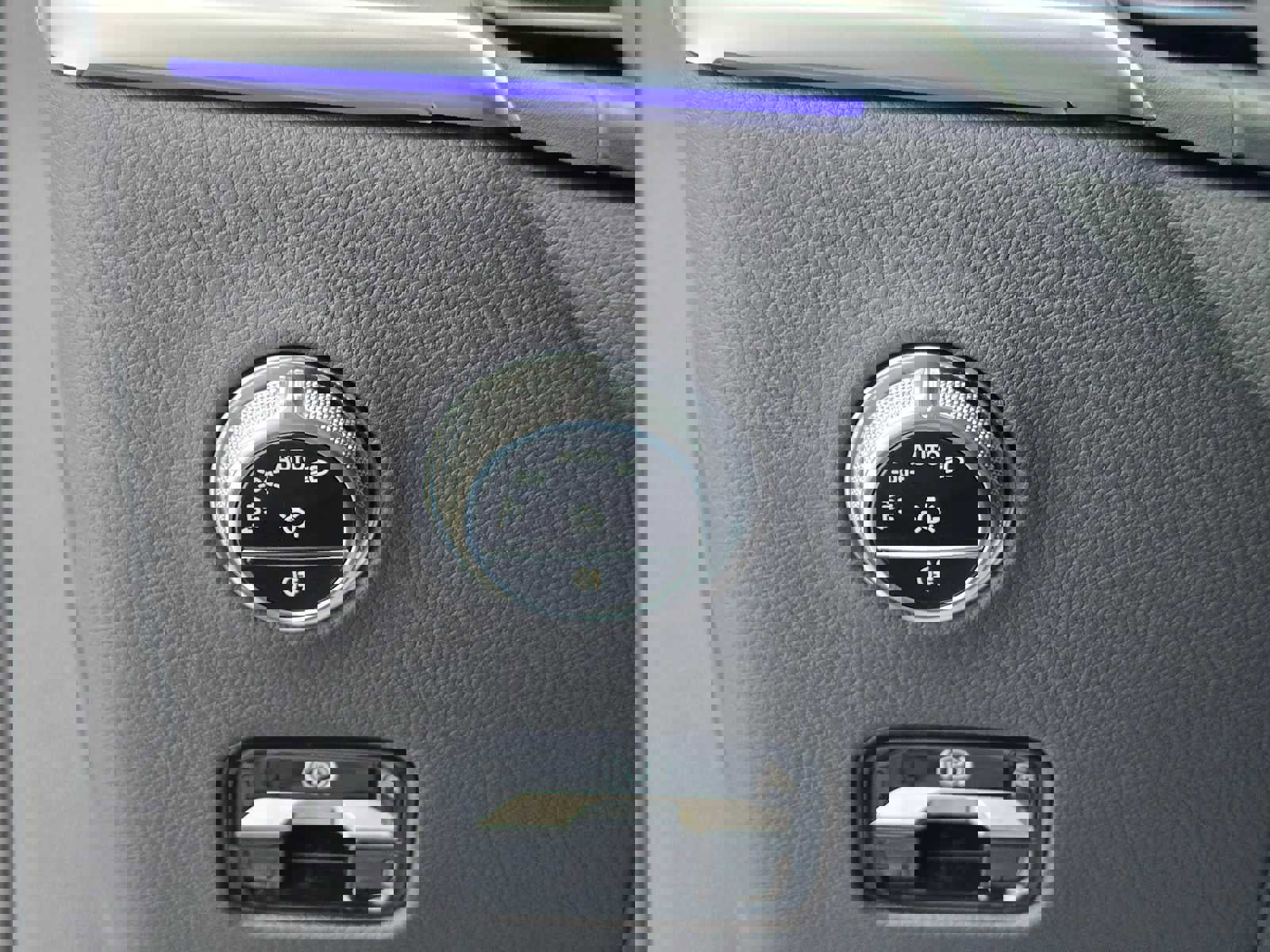 Used 2025 Mercedes-Benz GLC 350e 4MATIC image 37