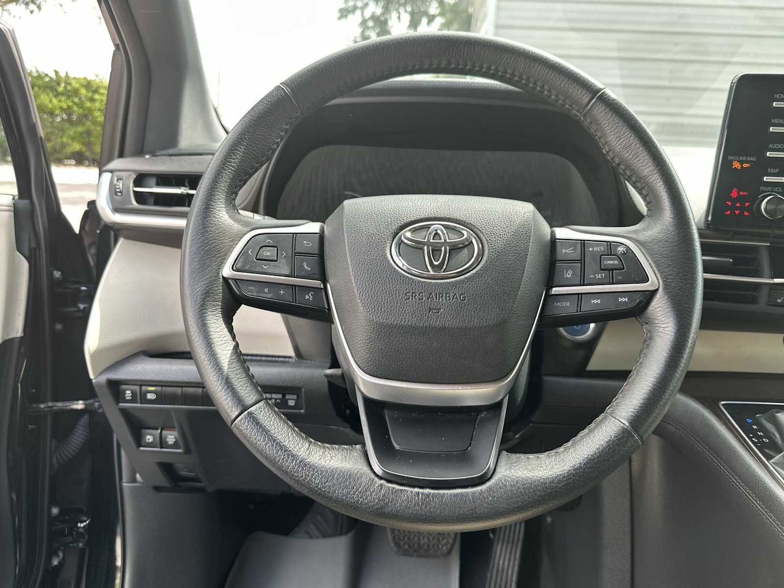 Used 2022 Toyota Sienna XLE FWD image 28