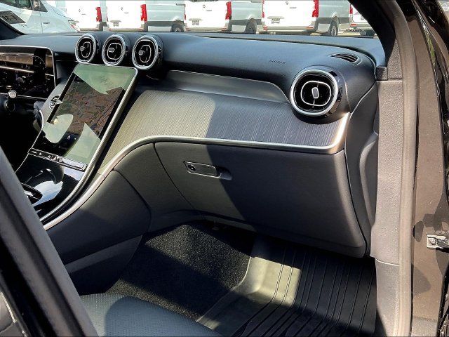 Used 2026 Mercedes-Benz GLC 300 4MATIC image 28
