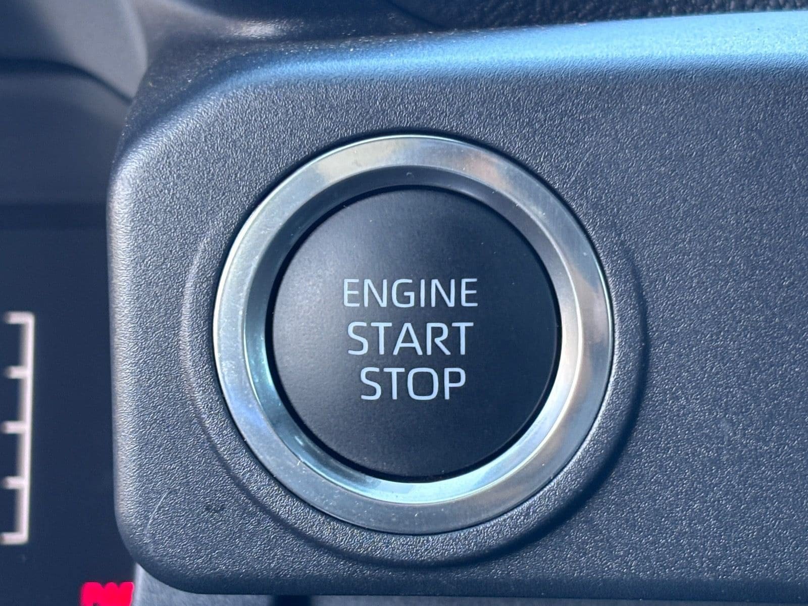 Used 2025 Toyota 4Runner SR5 AWD/4WD image 36