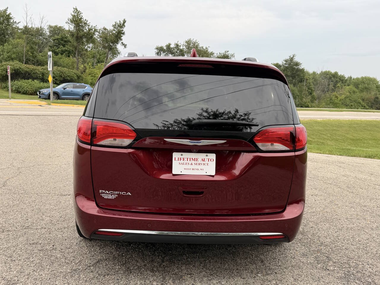 Used 2018 Chrysler Pacifica Touring-L FWD image 4