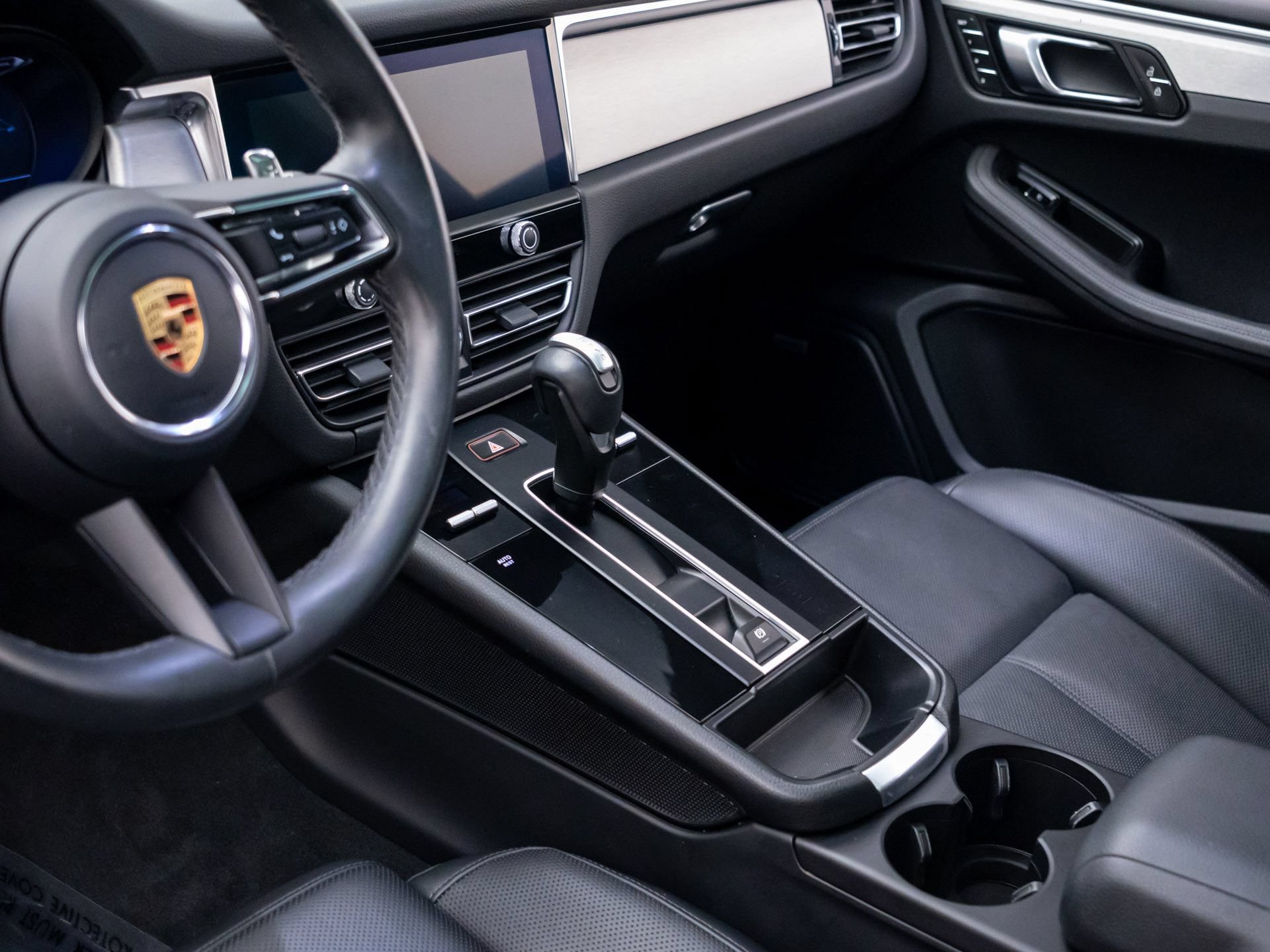 Certified 2023 Porsche Macan AWD/4WD image 13