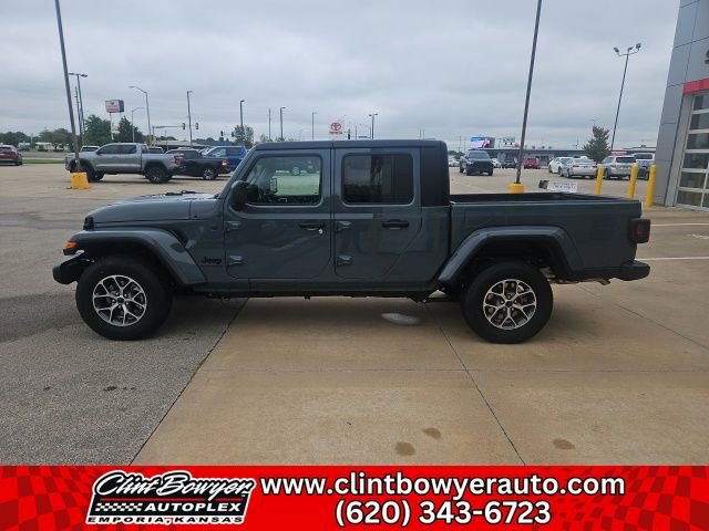New 2025 Jeep Gladiator Sport image 4