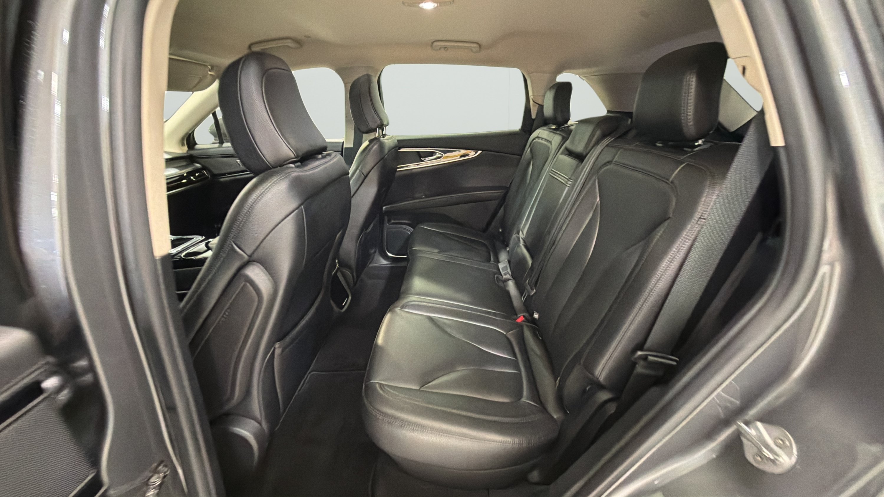 Used 2023 Lincoln Nautilus FWD w/ Premium Package image 19
