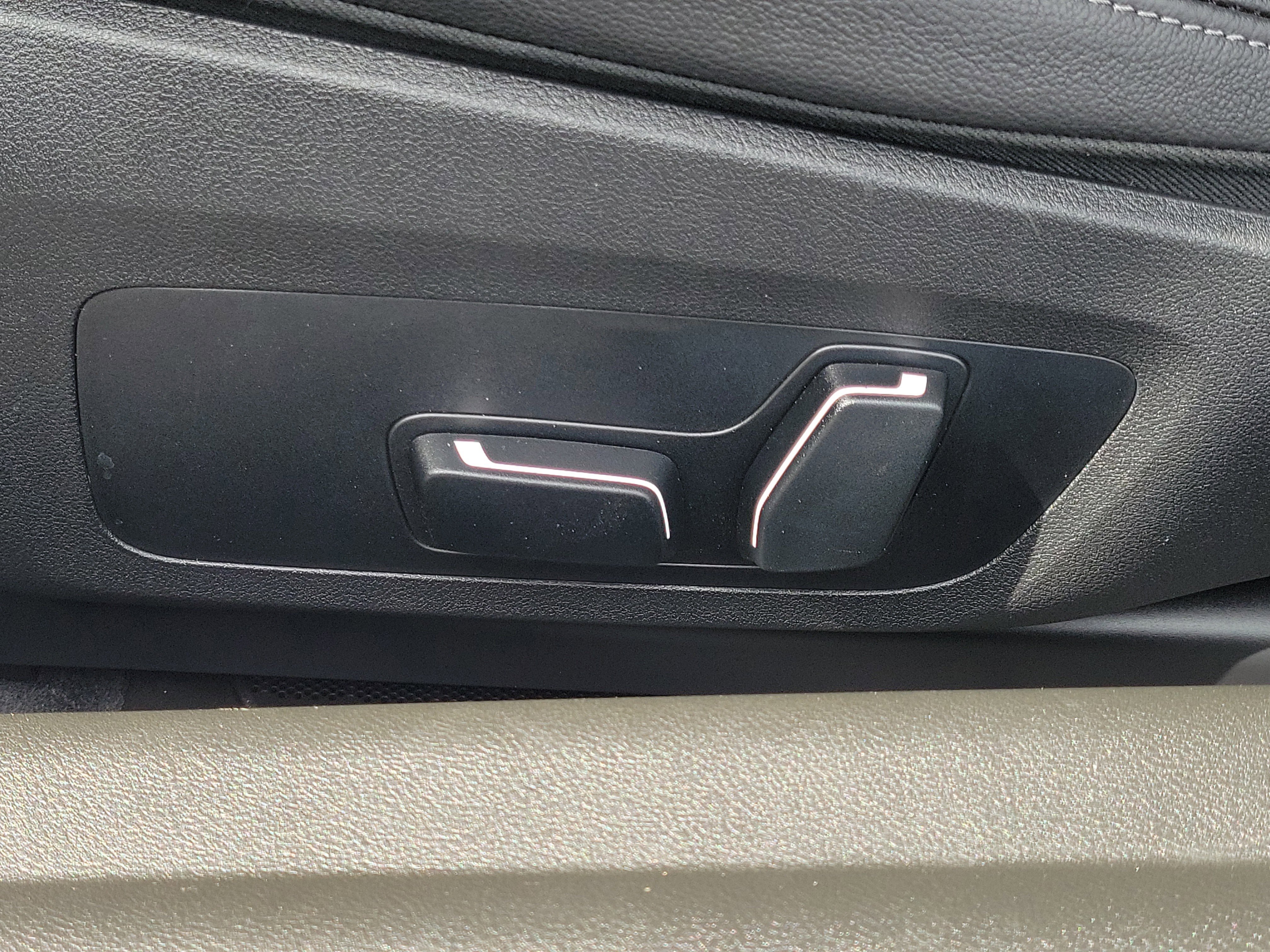 Used 2025 BMW M240i Coupe w/ Premium Package image 18