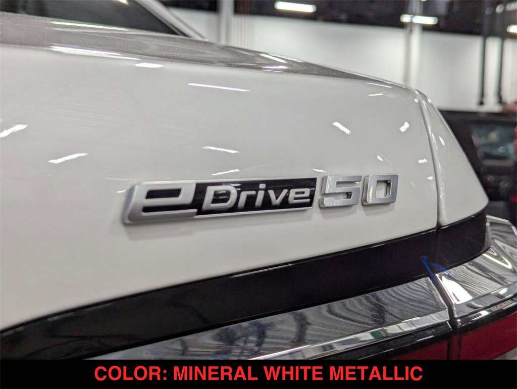 New 2025 BMW i7 eDrive50 w/ Premium Package image 16